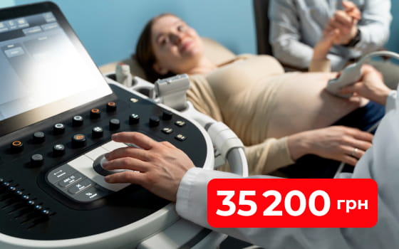 Лікар робить УЗІ вагітній пацієнтці