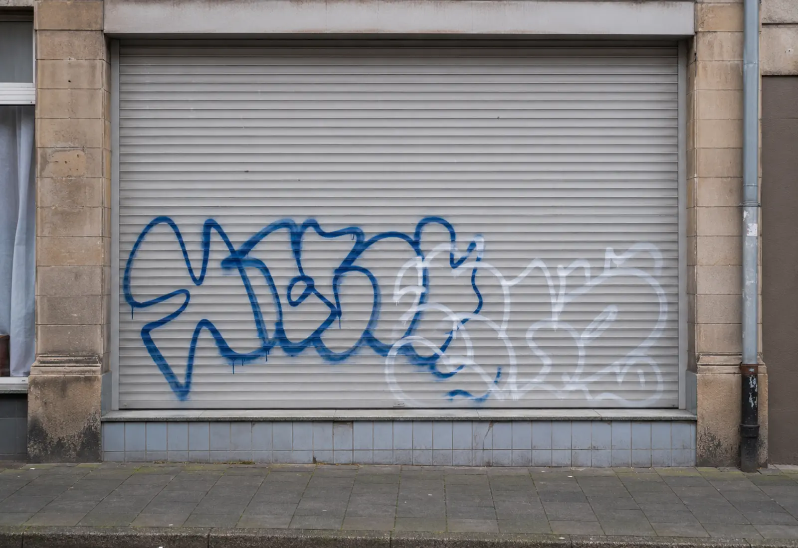 Graffitientfernung vorher