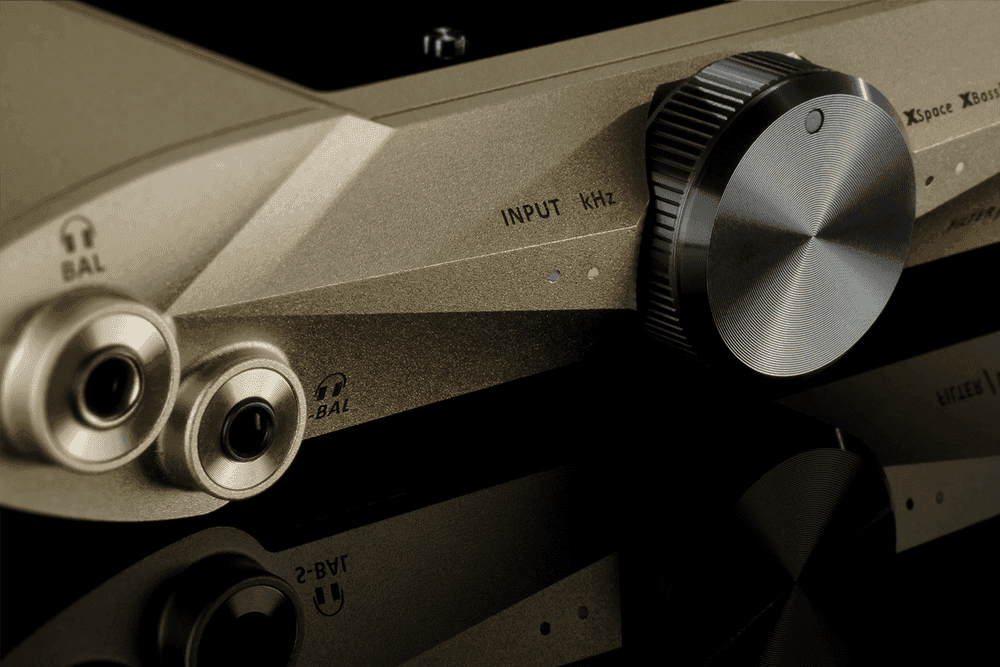 https---hypebeast.com-image-2025-03-31-ifi-launches-idsd-valkyrie-premium-luxury-portable-headphones-dac-amp-04.png