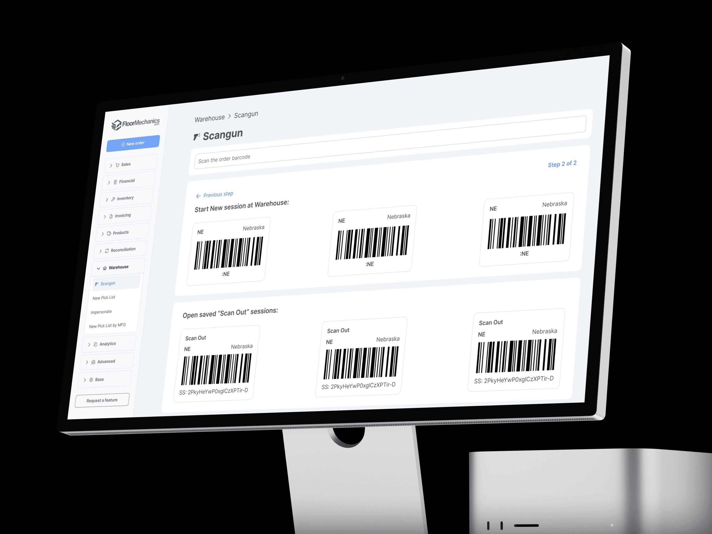 Экран компьютера с интерфейсом программы управления складом. На странице представлены функции сканирования штрих-кодов, а слева расположено боковое меню. Дизайн лаконичный и упорядоченный.