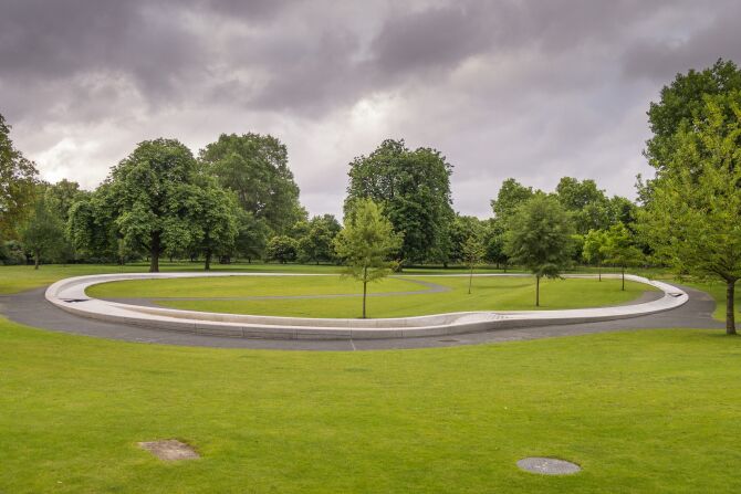 See the Diana Memorial Fountain