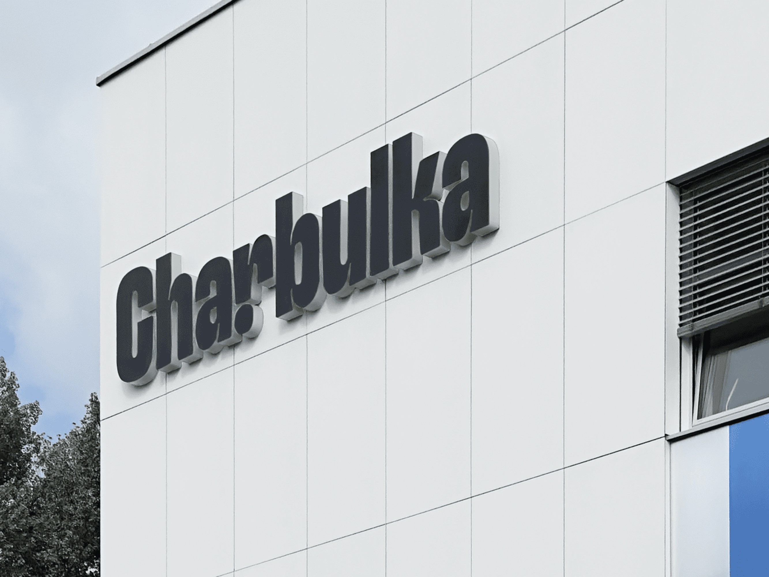 Soutez ceskeho webdesignu, grafickeho designu a vizualní identity Design Bod ocenilo tvorbu grafickeho studia Adjusthink pro vizualní návrh a grafické práce školy Charbulka