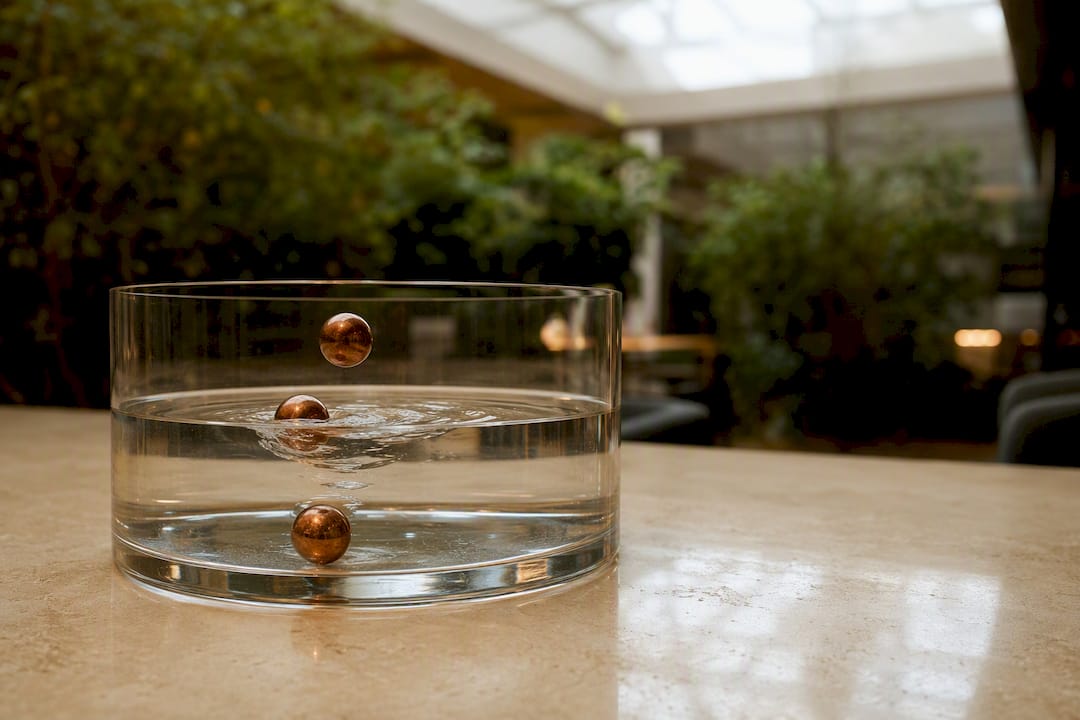 Glass reservoir symbolizing dynamic sales funnel
