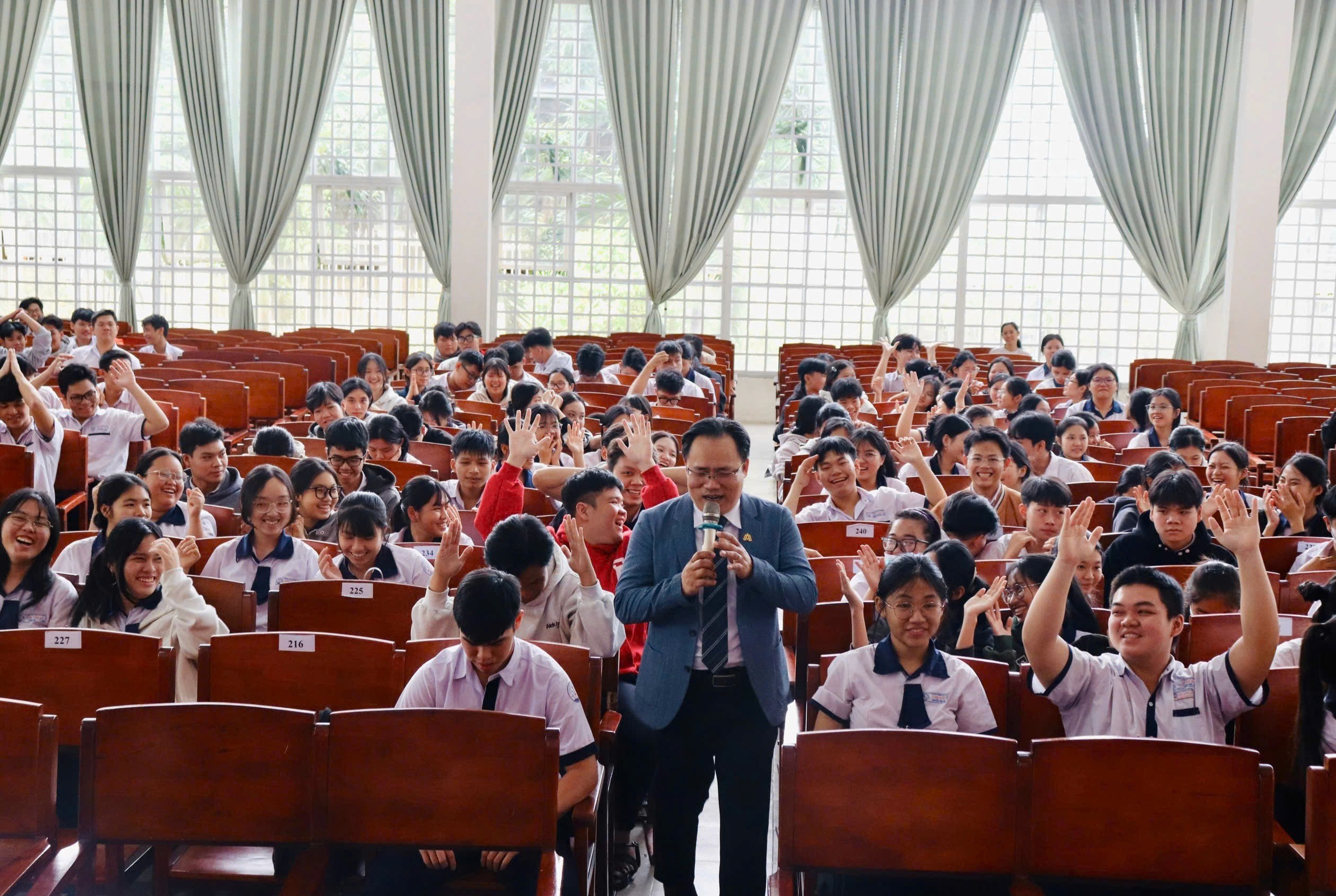 THPT Chu Văn An “bùng nổ” với Hiểu bản thân - Kiến tạo tương lai trong kỷ nguyên số