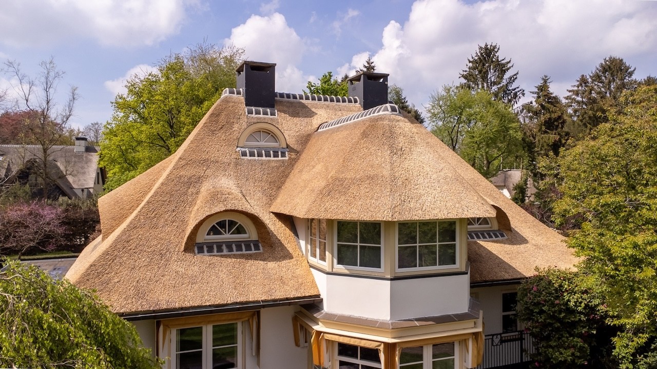 Overzichtsfoto van project Snelder Blaricum - Rietdekkersbedrijf van Dijk Putten