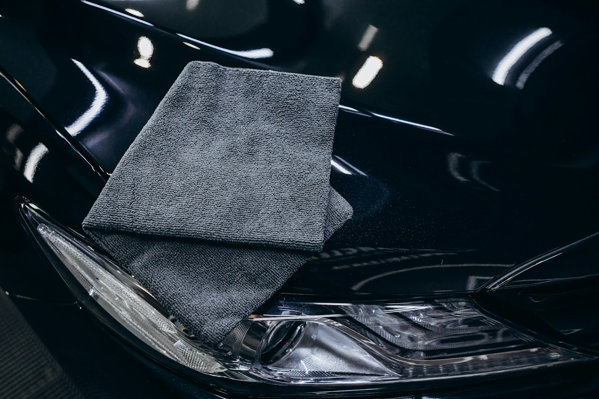 Hardened tree sap contamination on automotive clear coat