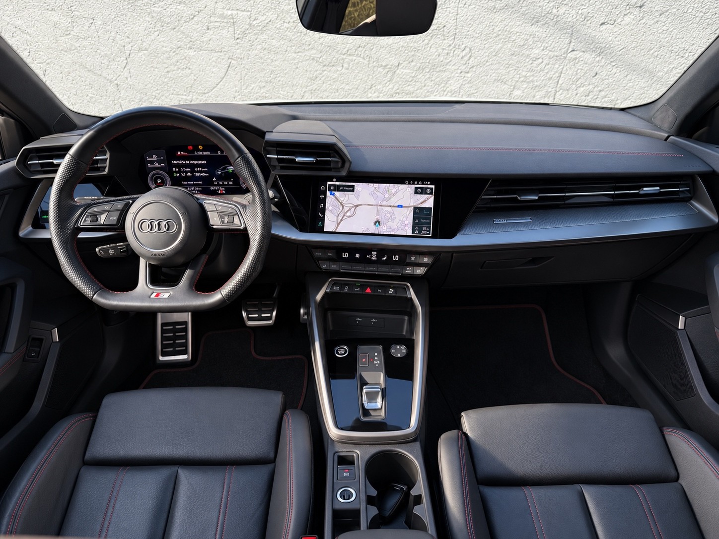 Audi A3 Sportback 45 TFSI e — bancos traseiros