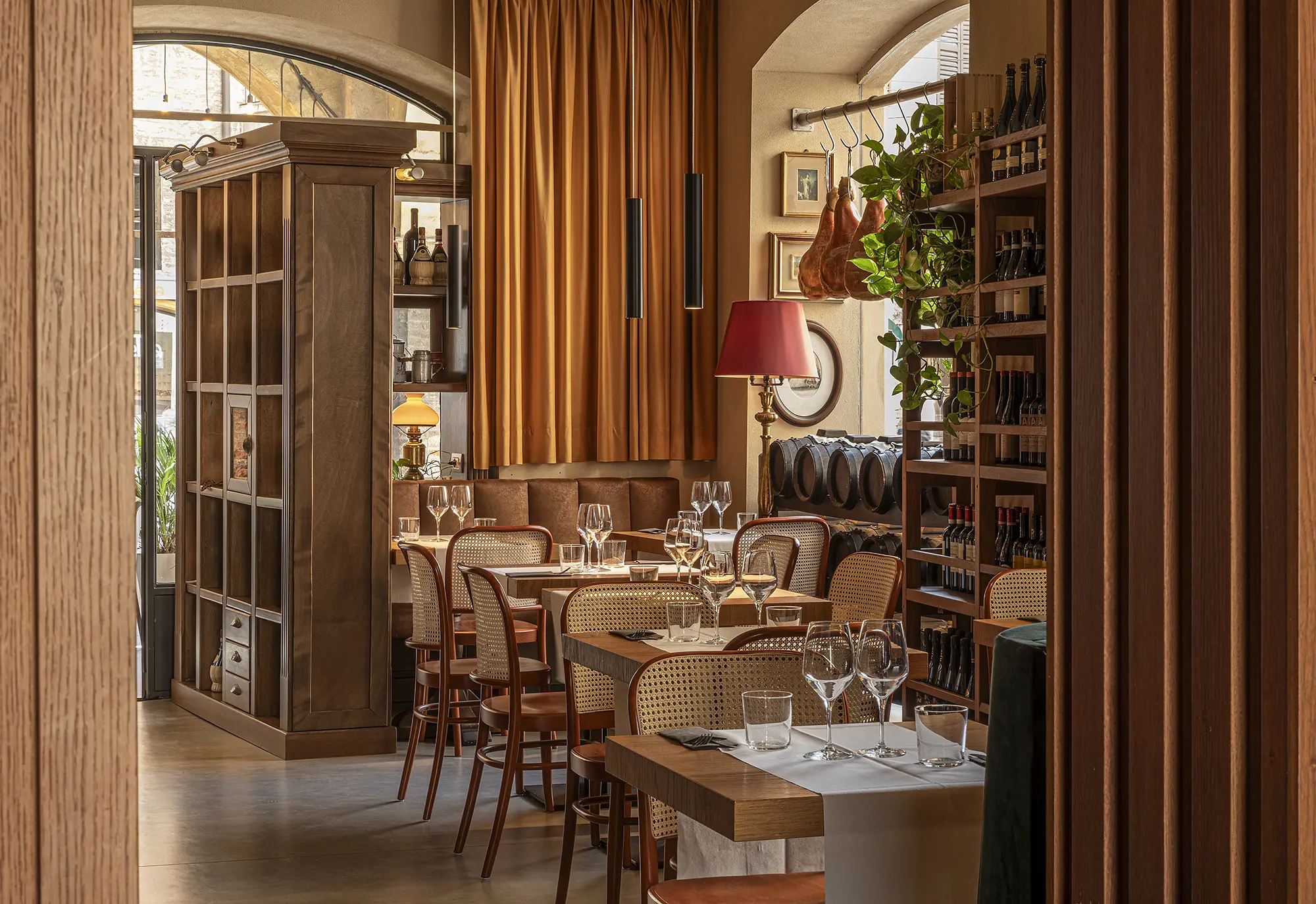 Enoteca Al Duomo restaurant atmosphere in the heart of Modena