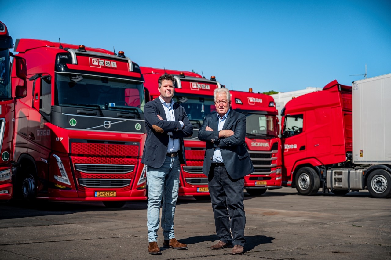 Twee generaties, vader en zoon Post Handel en Transport