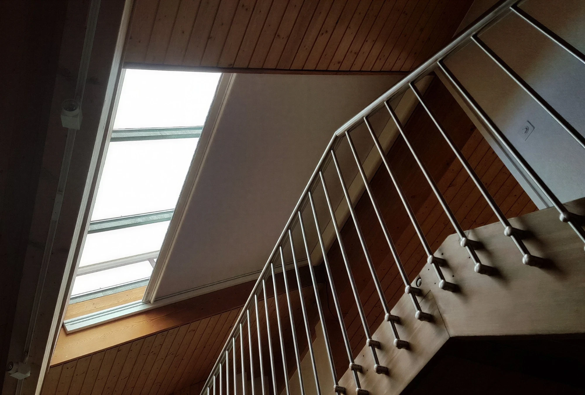 Cortina de tecido xale Hunter Douglas em sala de estar com leveza, caimento suave e controle de luminosidade em Curitiba