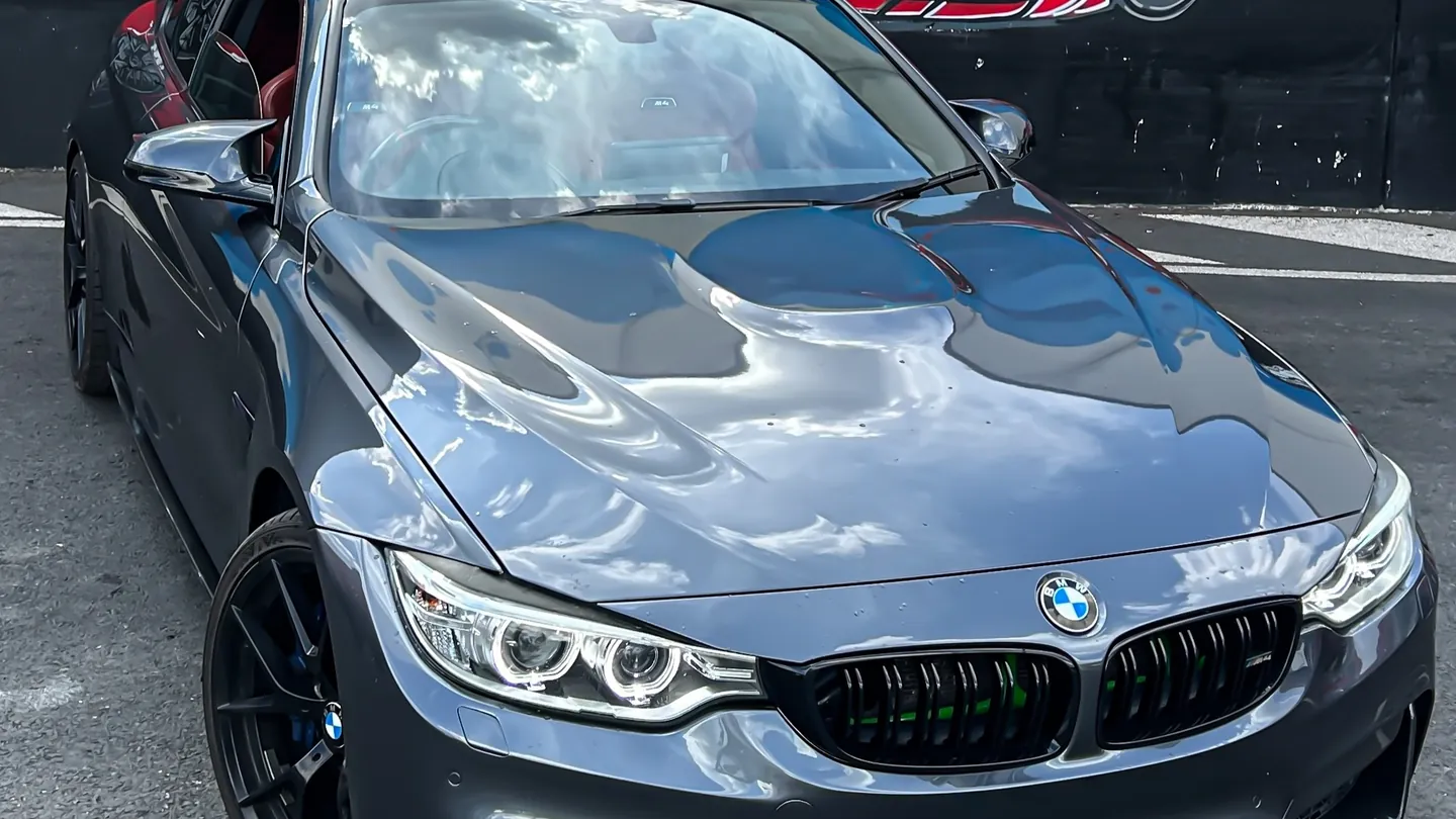 BMW M4 grise importée du Royaume-Uni par UK Car Central