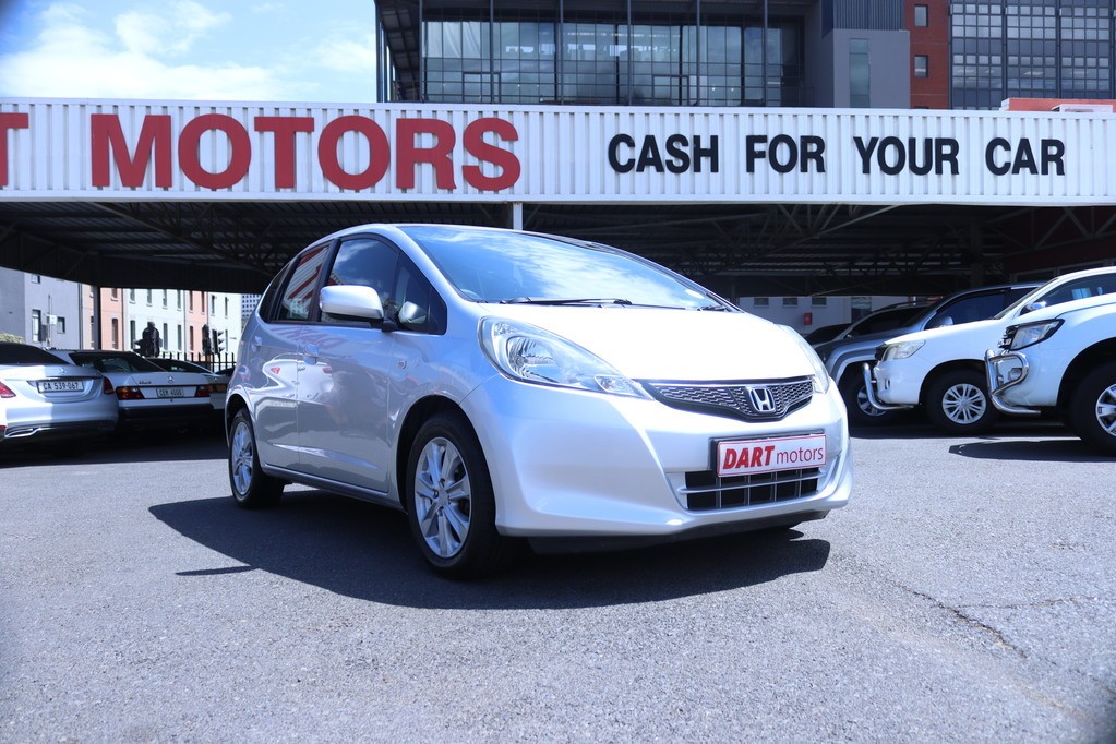 A view of the top of the eiffel tower