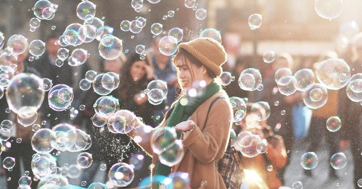 crowd gathers around bubbles