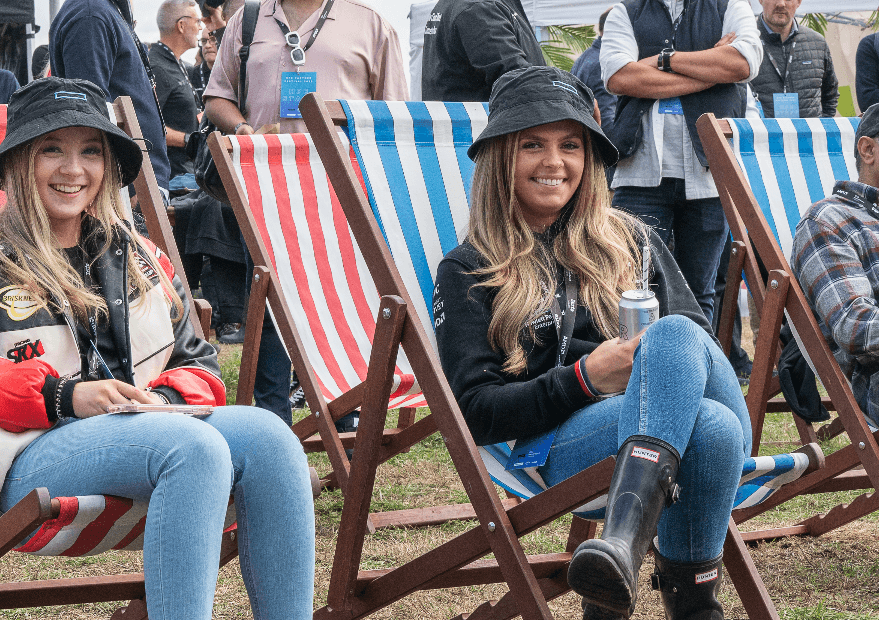 Partner networking in lounge areas