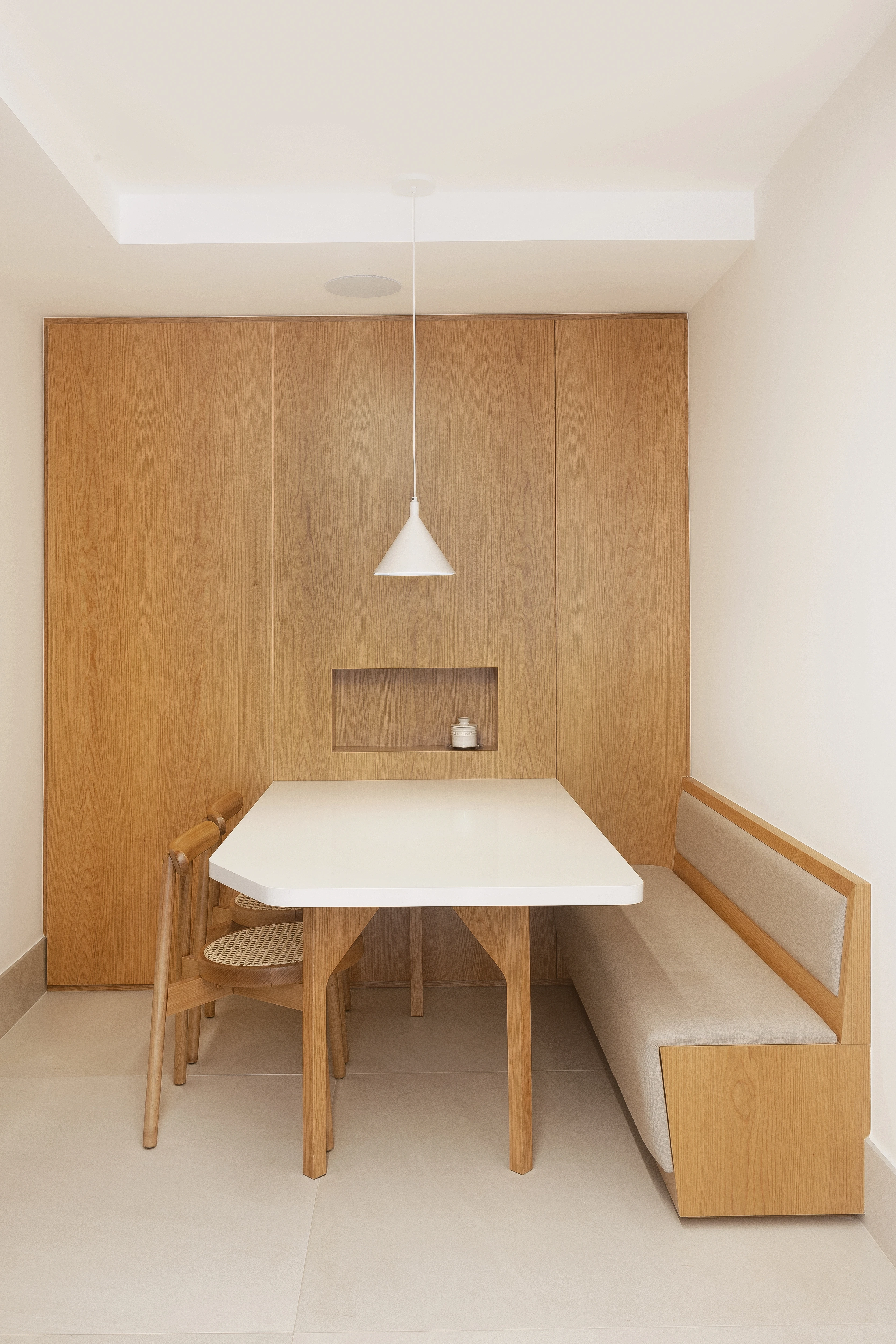 Table de cuisine, bois, design, architecture d'intérieur