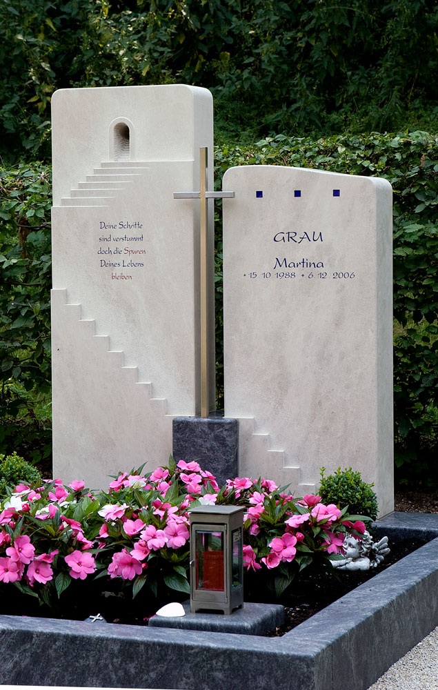 Grabsteine Weikert und Maier