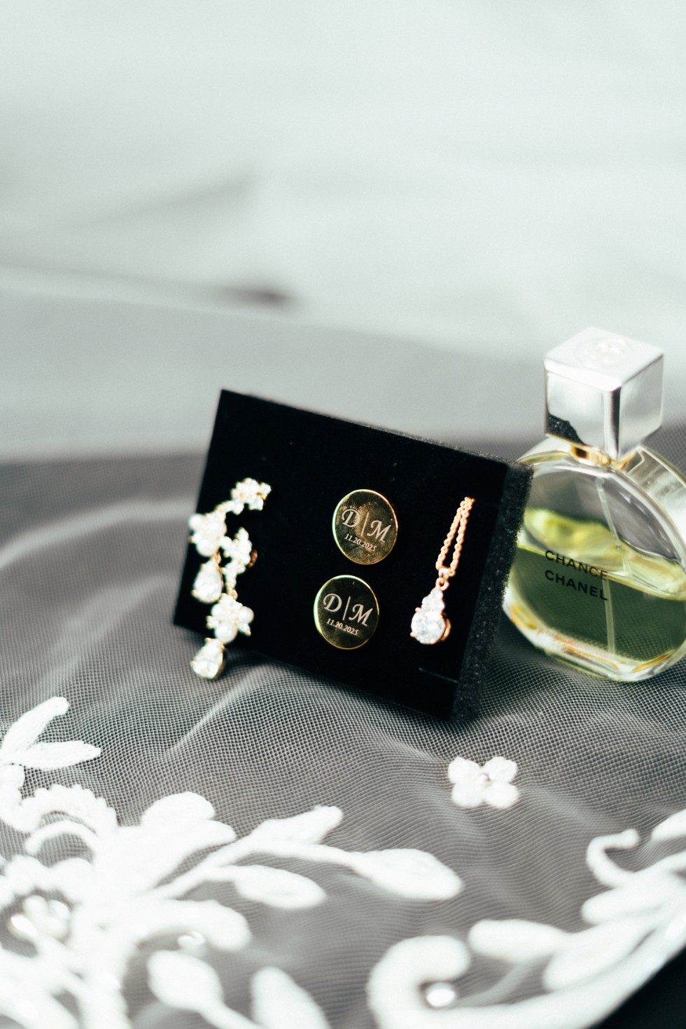 A beautifully decorated wedding cake featuring red and white roses.