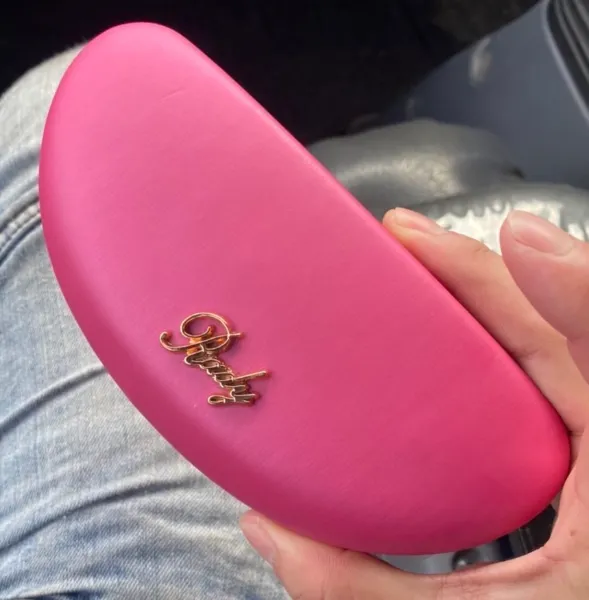 ピンク色のメガネけーす