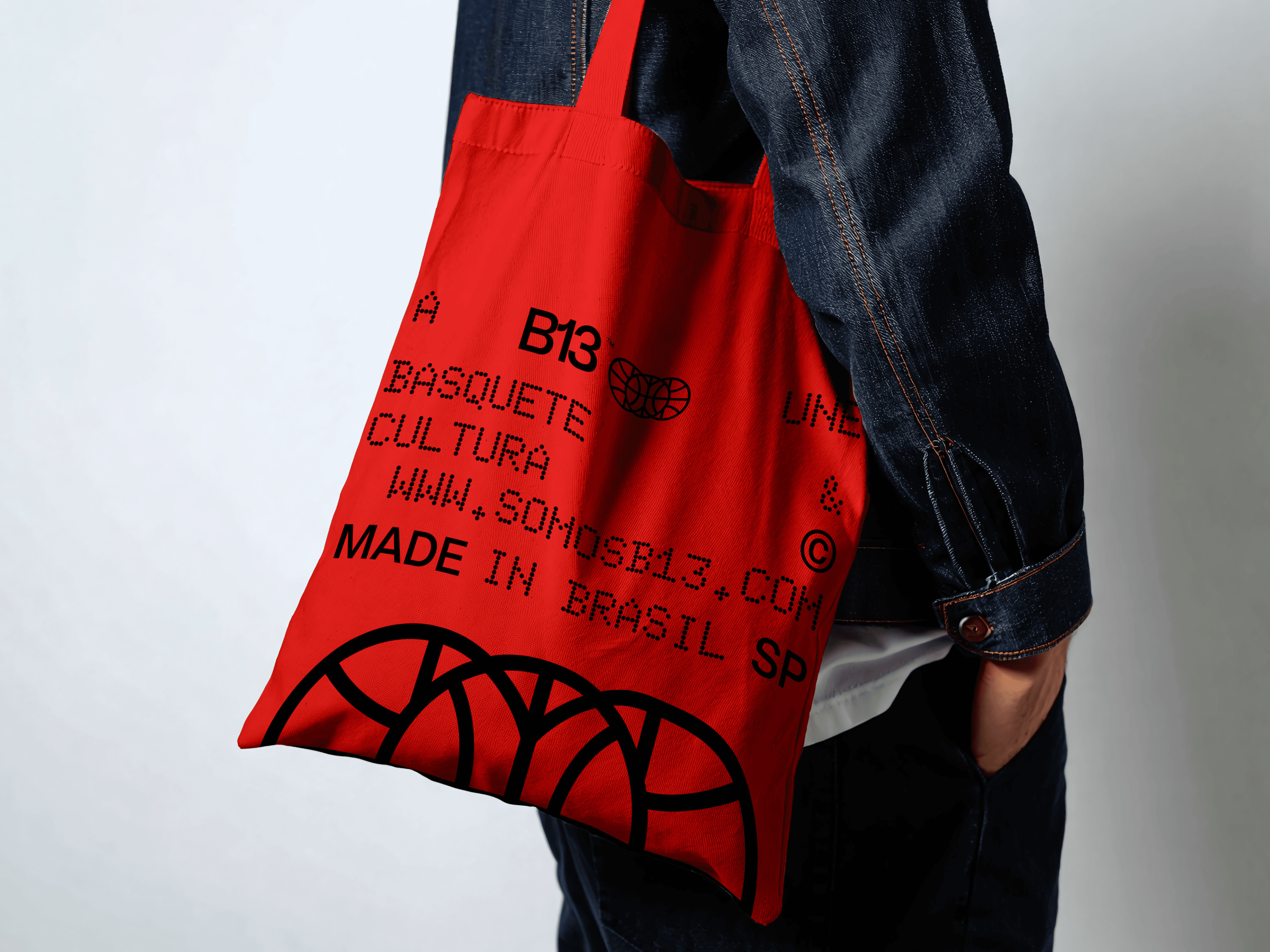 Caminhão estampado da marca Oya