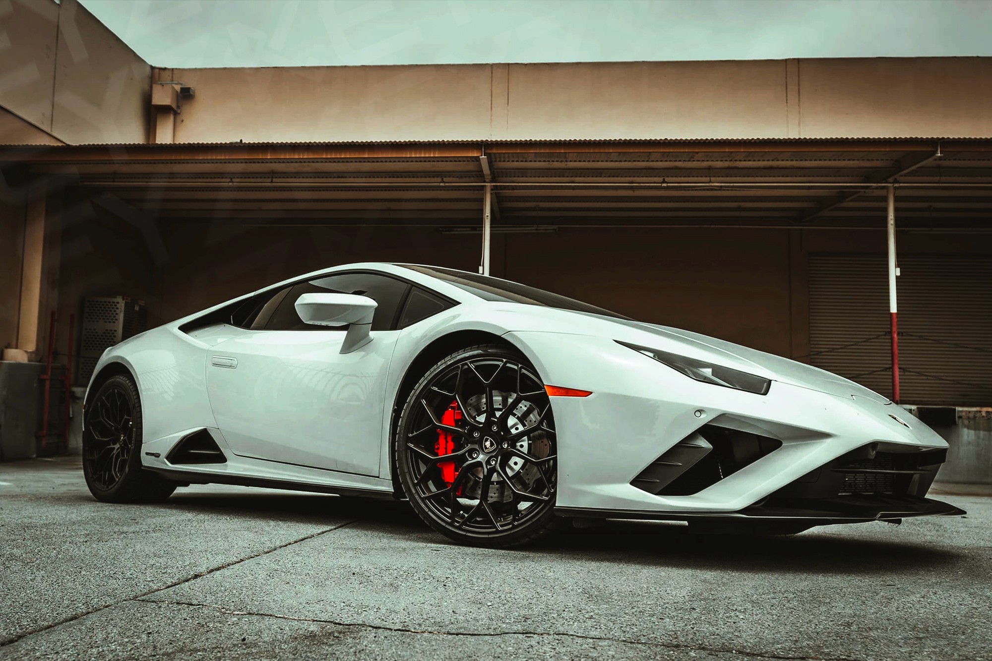 Vue extérieure Lamborghini Huracan EVO Blanc – Location Supercar à Dubaï | Keyz Rent