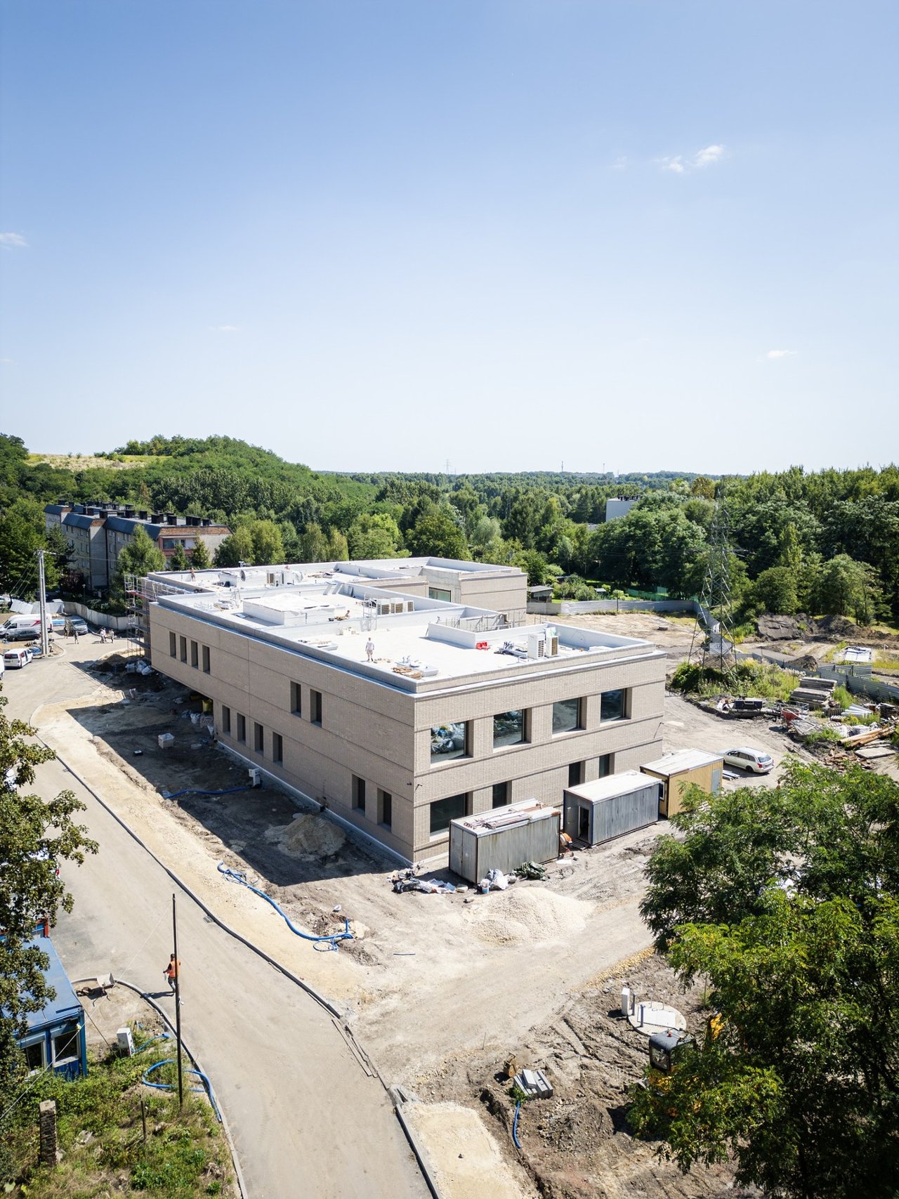 "Muzeum w Treblince – dekoracyjna elewacja ceglana z nieregularną fugą