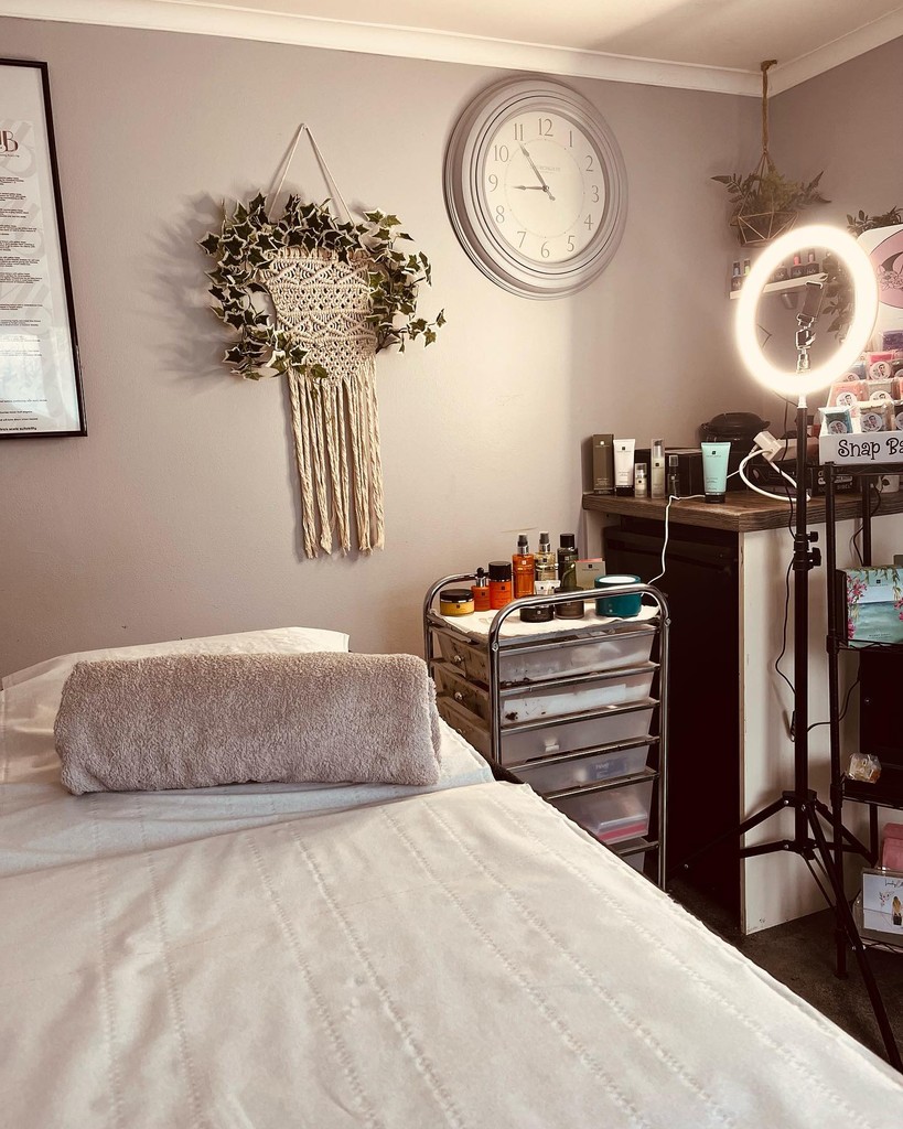 Close-up of a relaxing facial treatment at Sam Hoult Beauty, a professional beauty salon in Hull offering personalized beauty treatments.