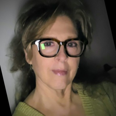 man in black crew neck shirt