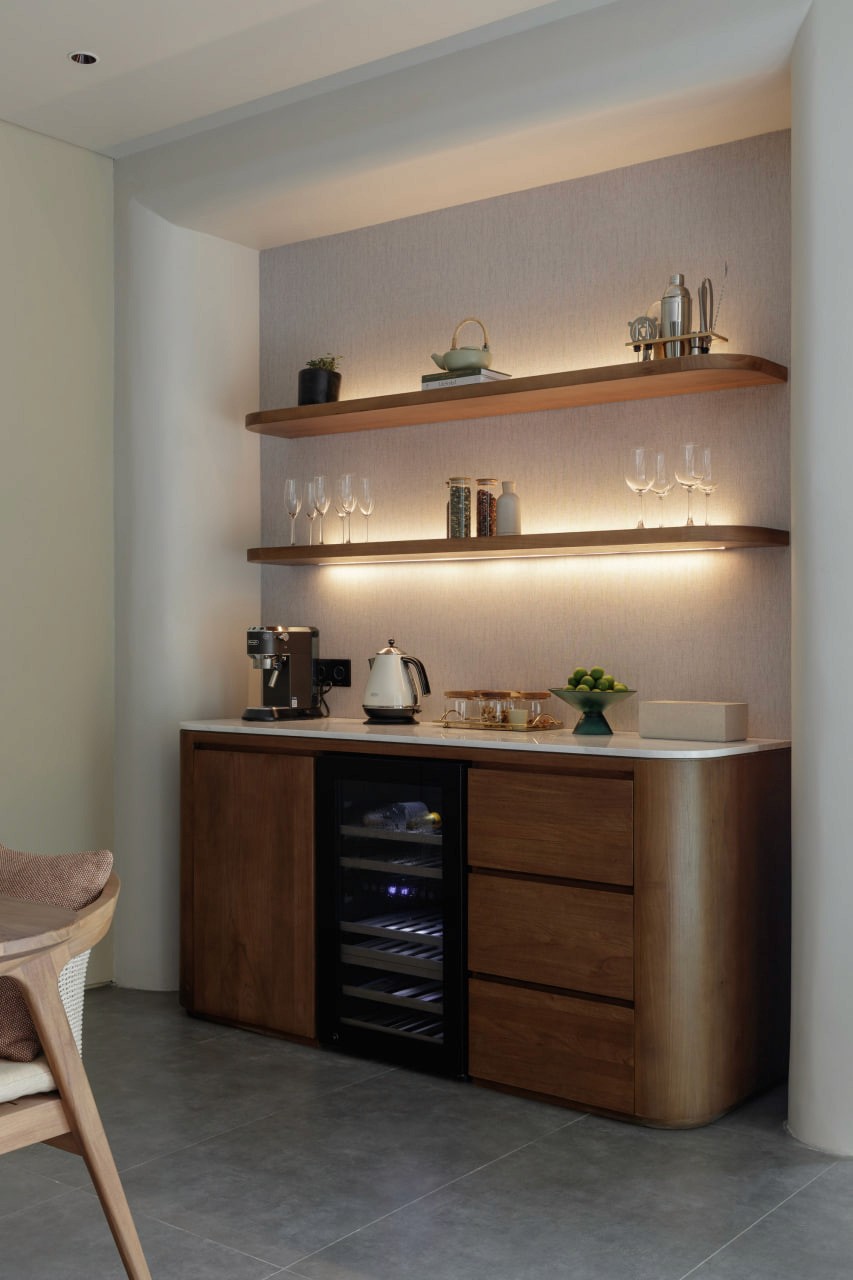 A completed 4-bedroom freehold villa in a private riverside compound in Pererenan, Canggu