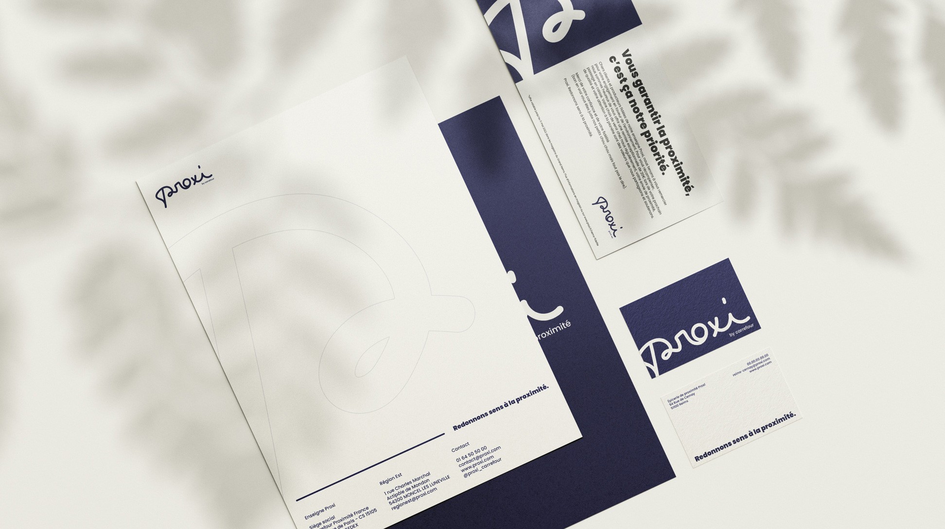 Ensemble de papeterie dont carte de visite, carte de remerciement, papier à lettre