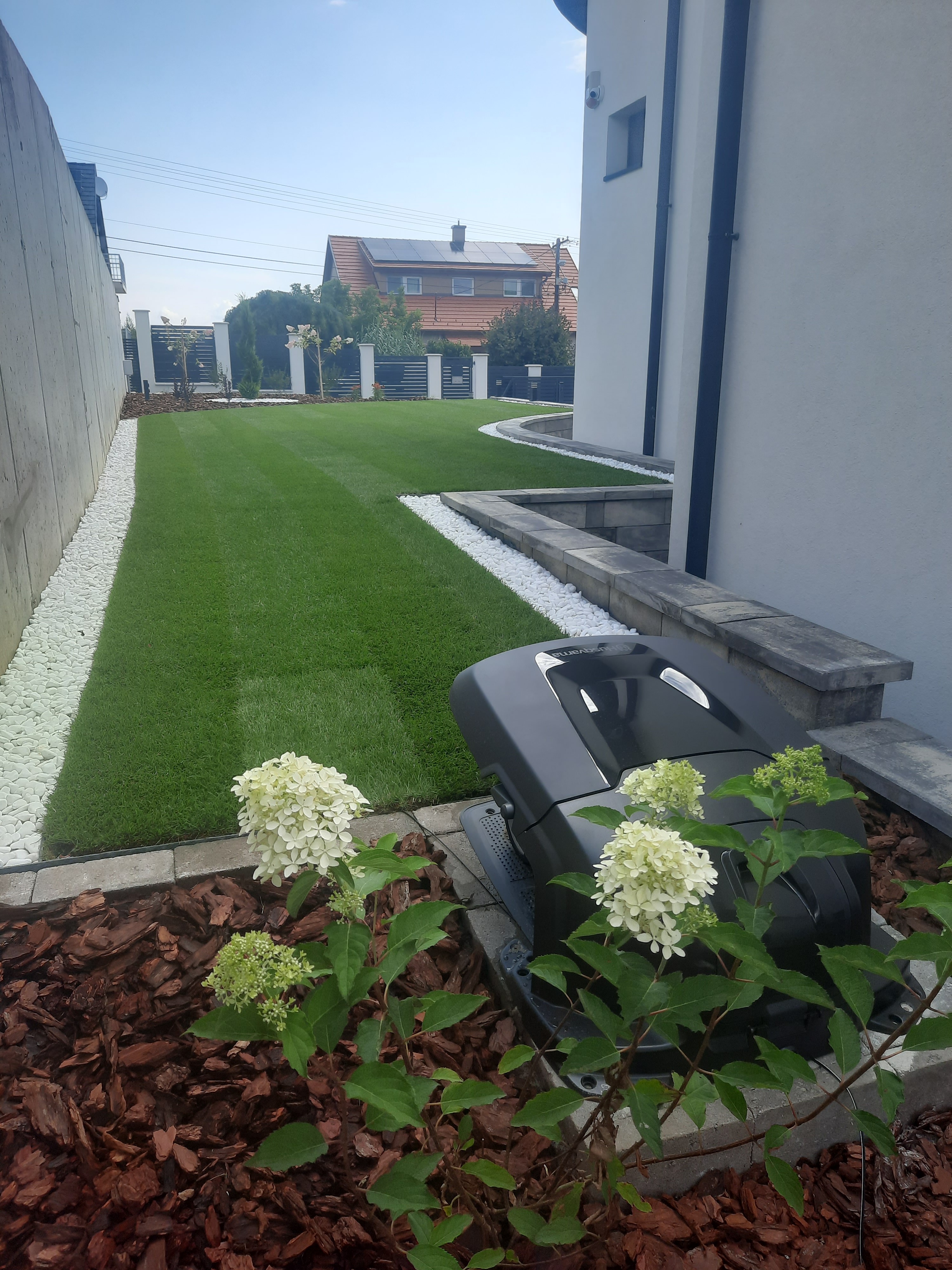 Kertépítés homokozóval és műgyep telepítéssel Miskolcon