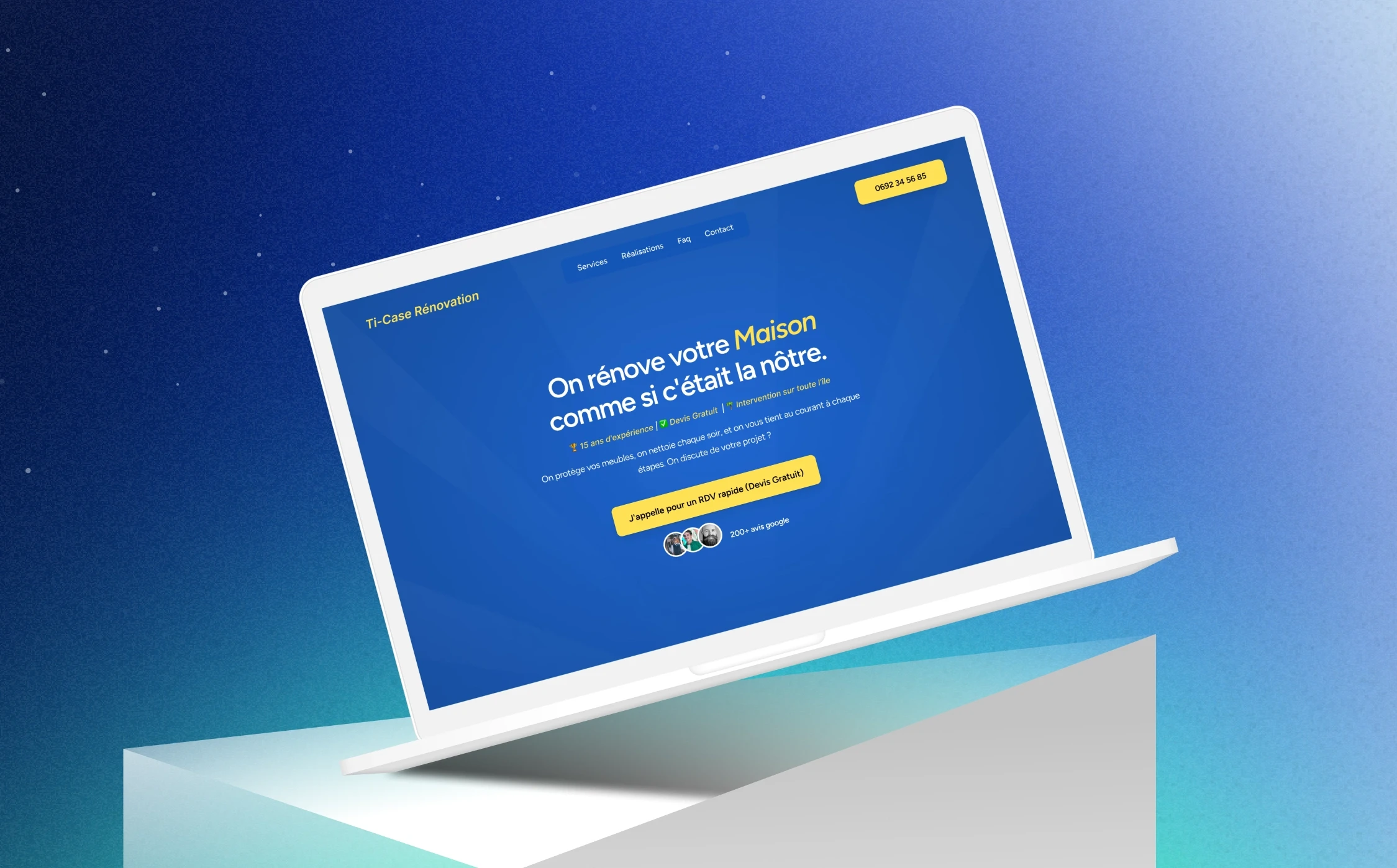 Création de site internet à la Réunion pour une entreprise de rénovation, affichée sur un ordinateur portable blanc en lévitation, avec une interface bleue moderne et des éléments graphiques clairs