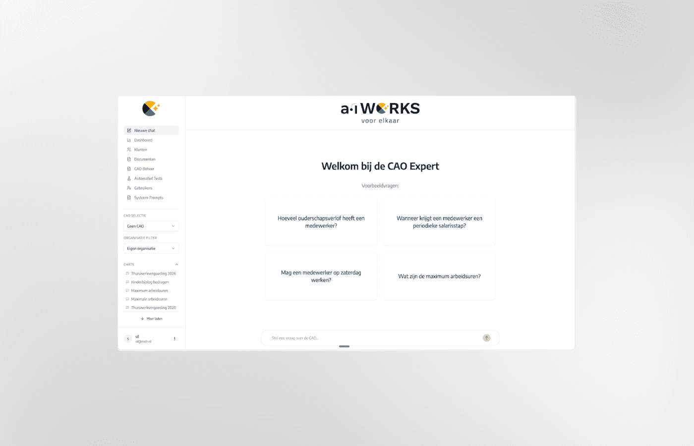 De interface van de CAO Expert applicatie die via AI antwoord geeft op arbeidsrechtelijke vragen door wetgeving, cao-bepalingen en bedrijfsregels te combineren.