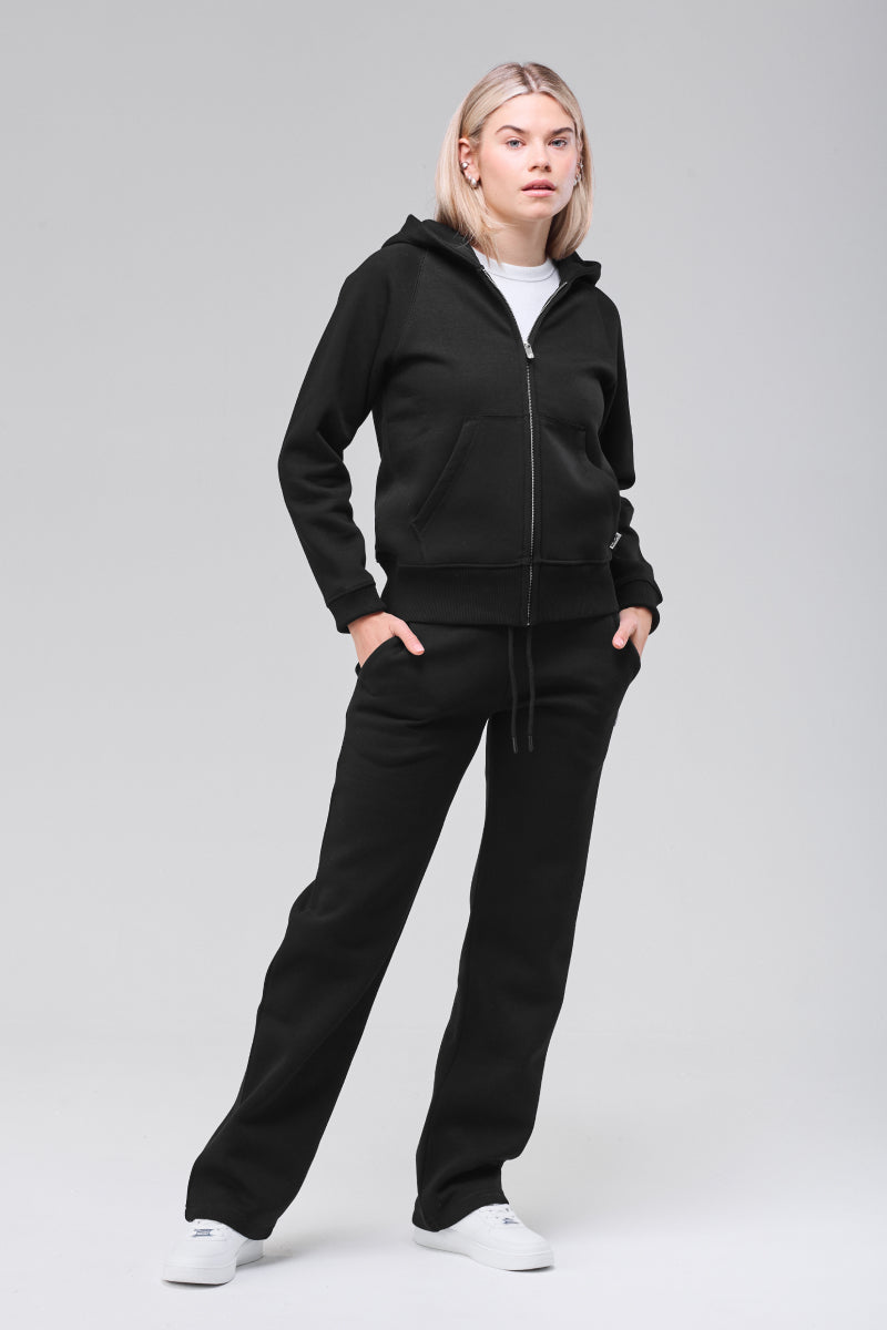 Angled front, hands in pockets