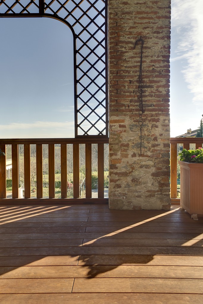 Pavimento-in-legno-esterno-villa-Casatenovo () Galimberti-IMG_8732.jpg