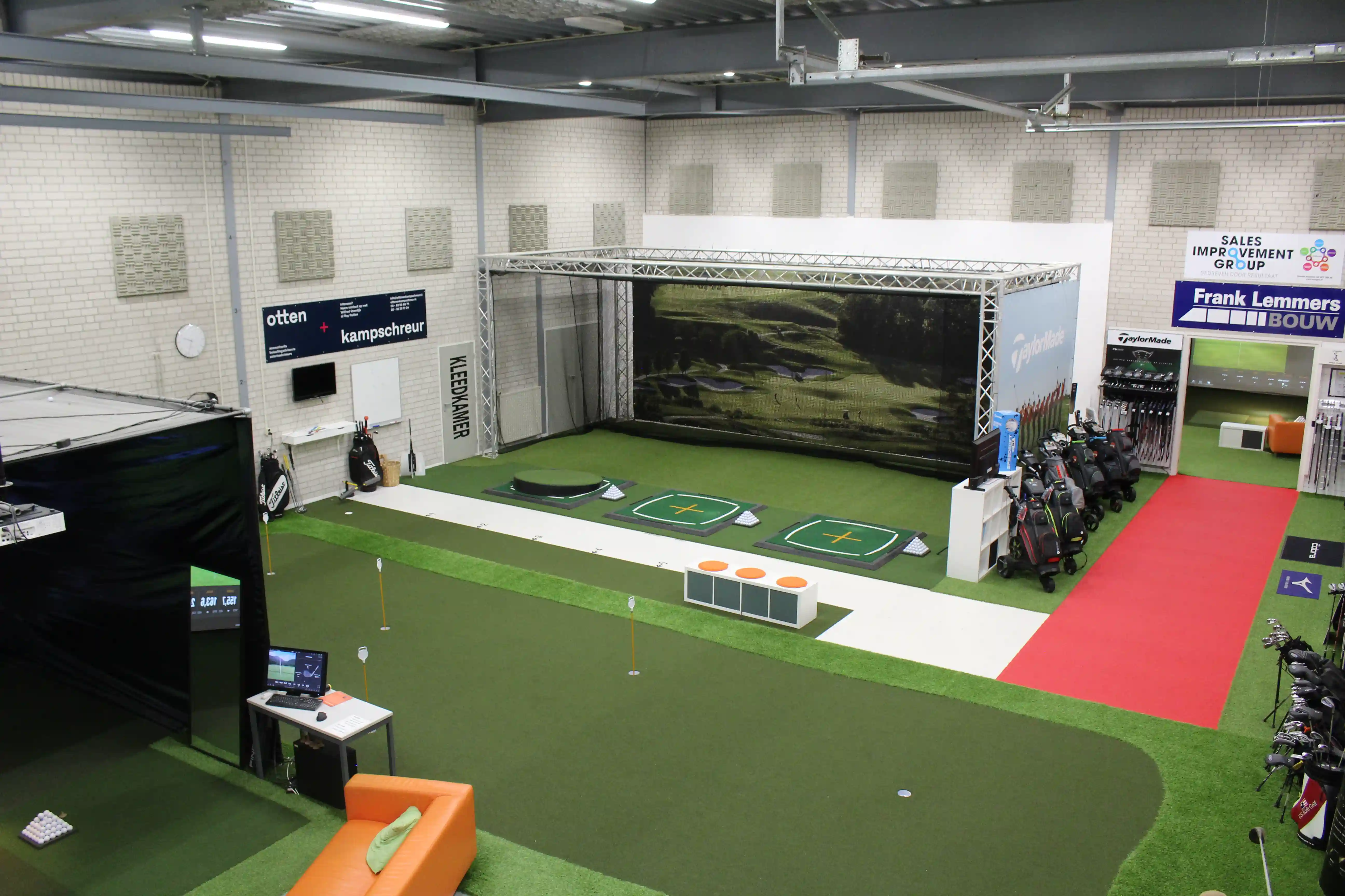 indoor-golf-simulator-trackman-facility-driving-range-putting-green-wijchen