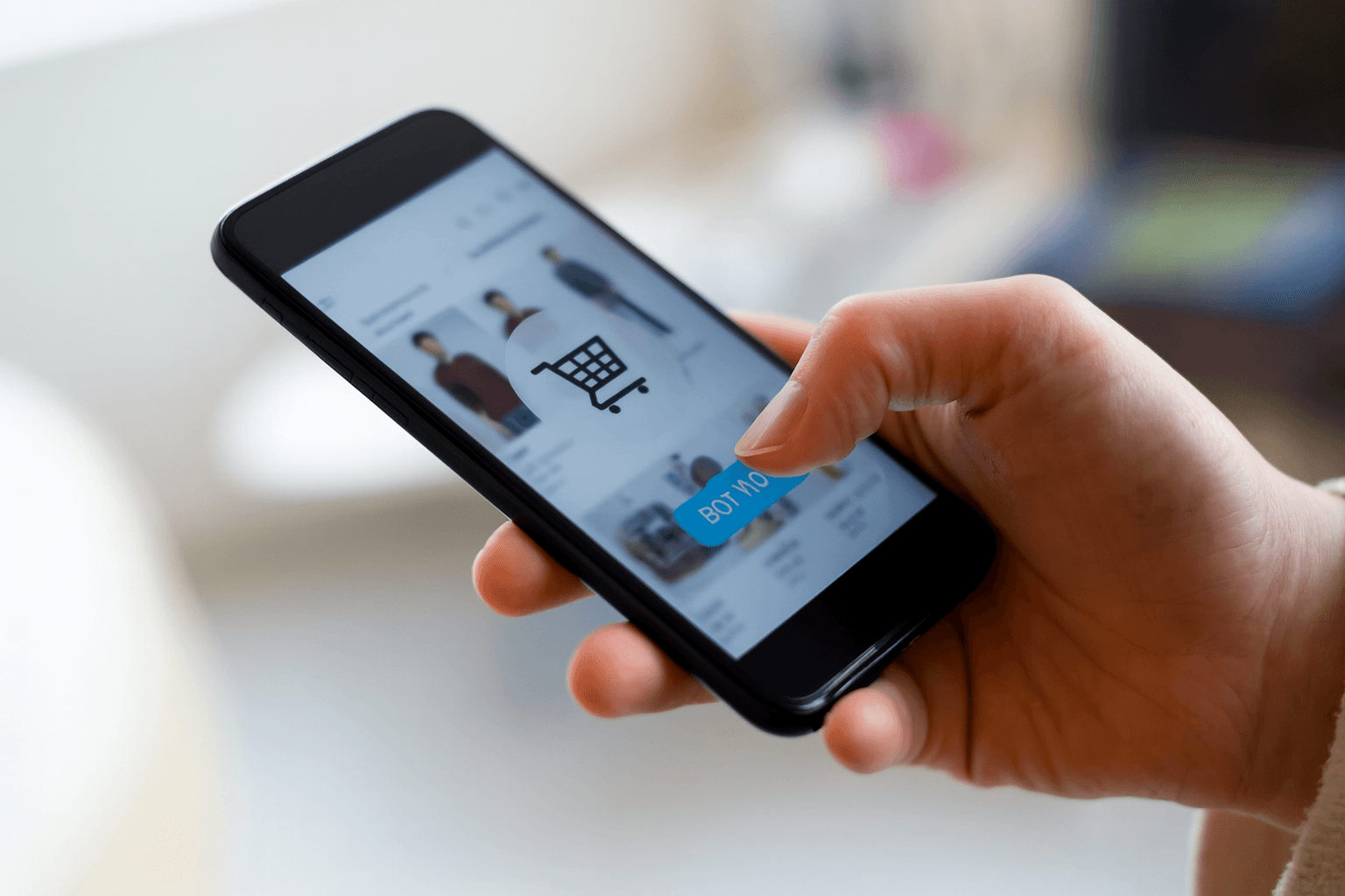 Un ordinateur portable affichant des graphiques et des données analytiques, symbolisant l'importance d'une stratégie marketing spécifique et bien planifiée pour maximiser les performances durant le Black Friday.