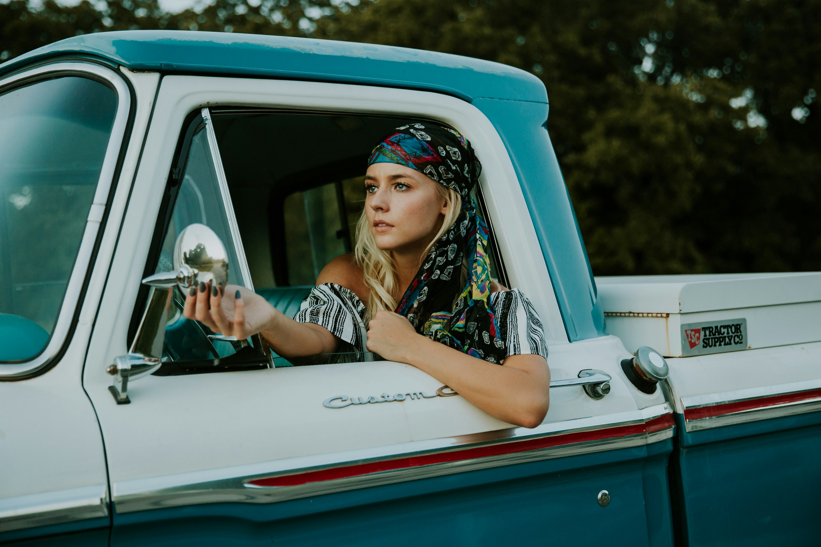 woman driving a truck - Preppy Outfits