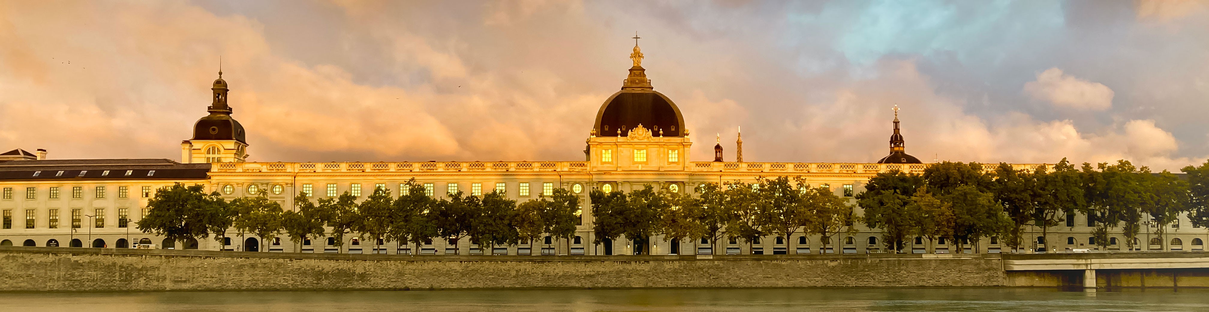 Photo de l'Hôtel Dieu à Lyon.