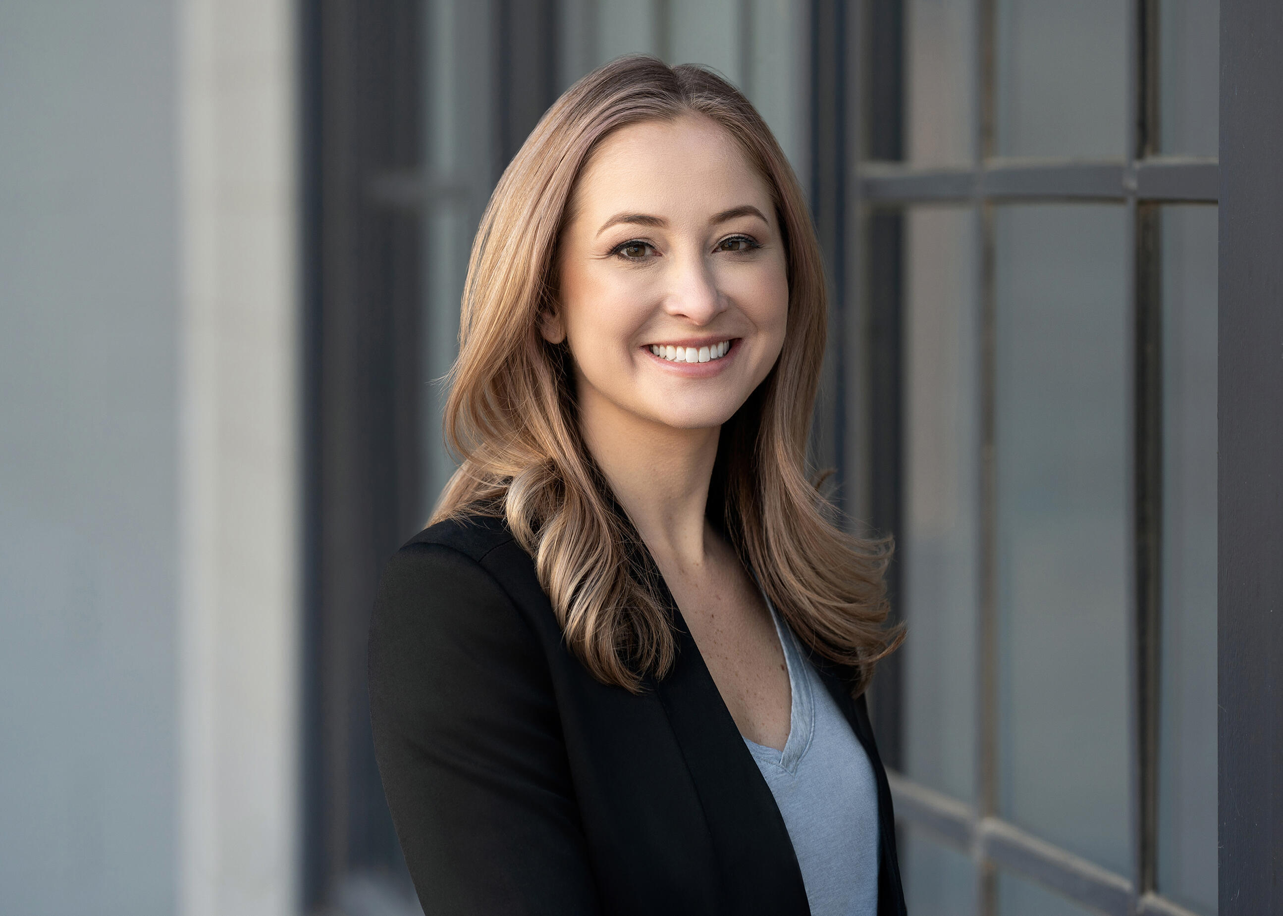 woman on focus photography