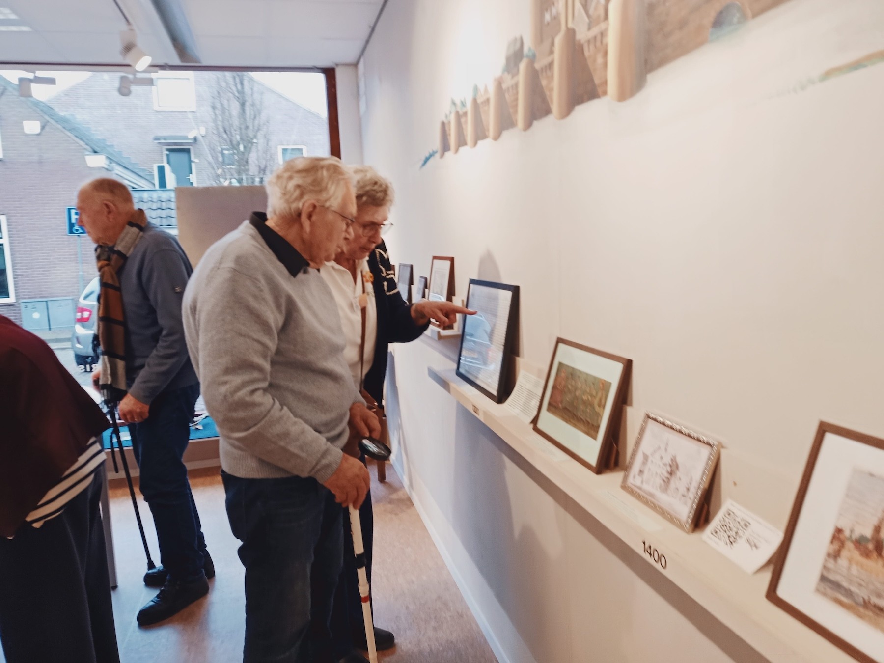 Bezoekers van De Zonnebloem in De Knoperij - Oud Montfoort