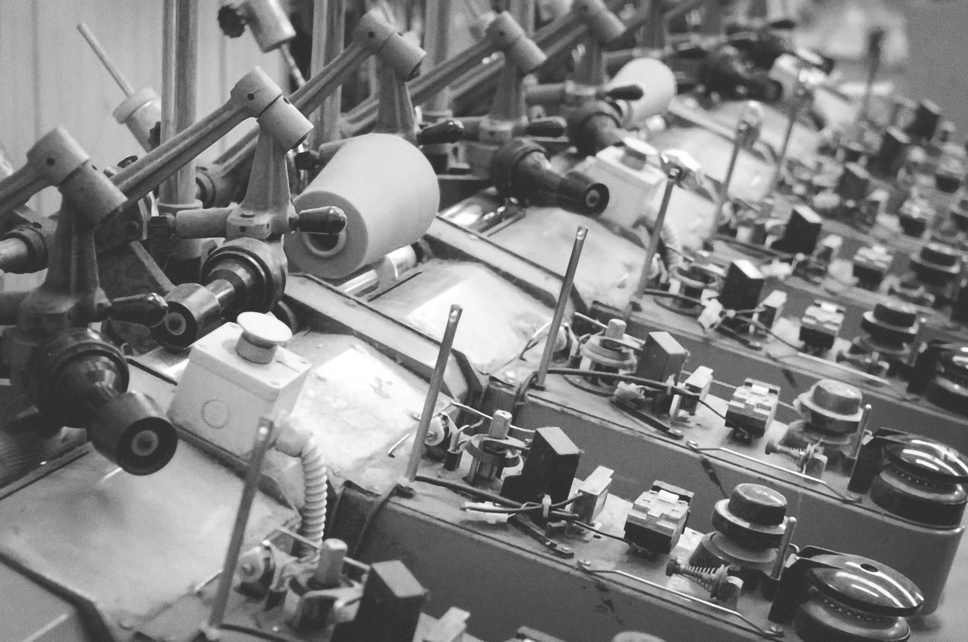 Close-up of knitting machine needles in motion – precision technology for Aida Barni cashmere knitwear.
