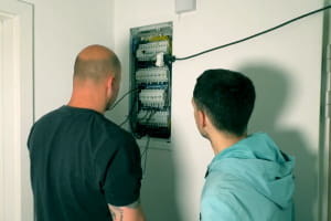 ViaThermo-Meister überprüft die vom Kunden in Eigenleistung durchgeführte Installation