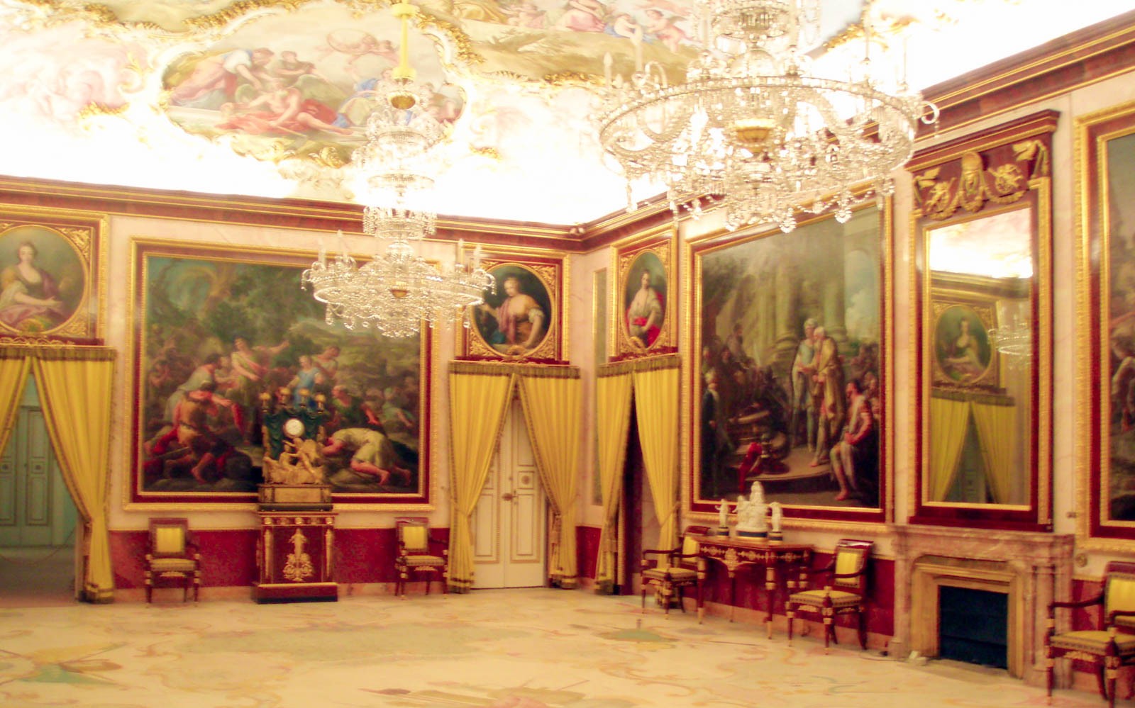 Royal Palace of Aranjuez interior with ornate chandeliers and classical paintings.
