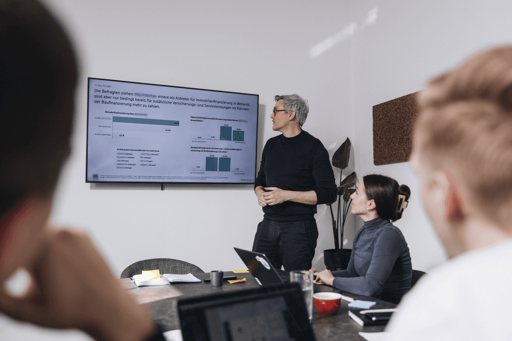 UX Agentur bei der Präsentation von UX-Insights und Research-Ergebnissen