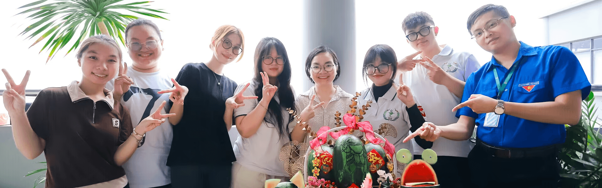 Sinh viên Văn Lang trải nghiệm thực tế và hoạt động cộng đồng trước Tết Bính Ngọ 2026