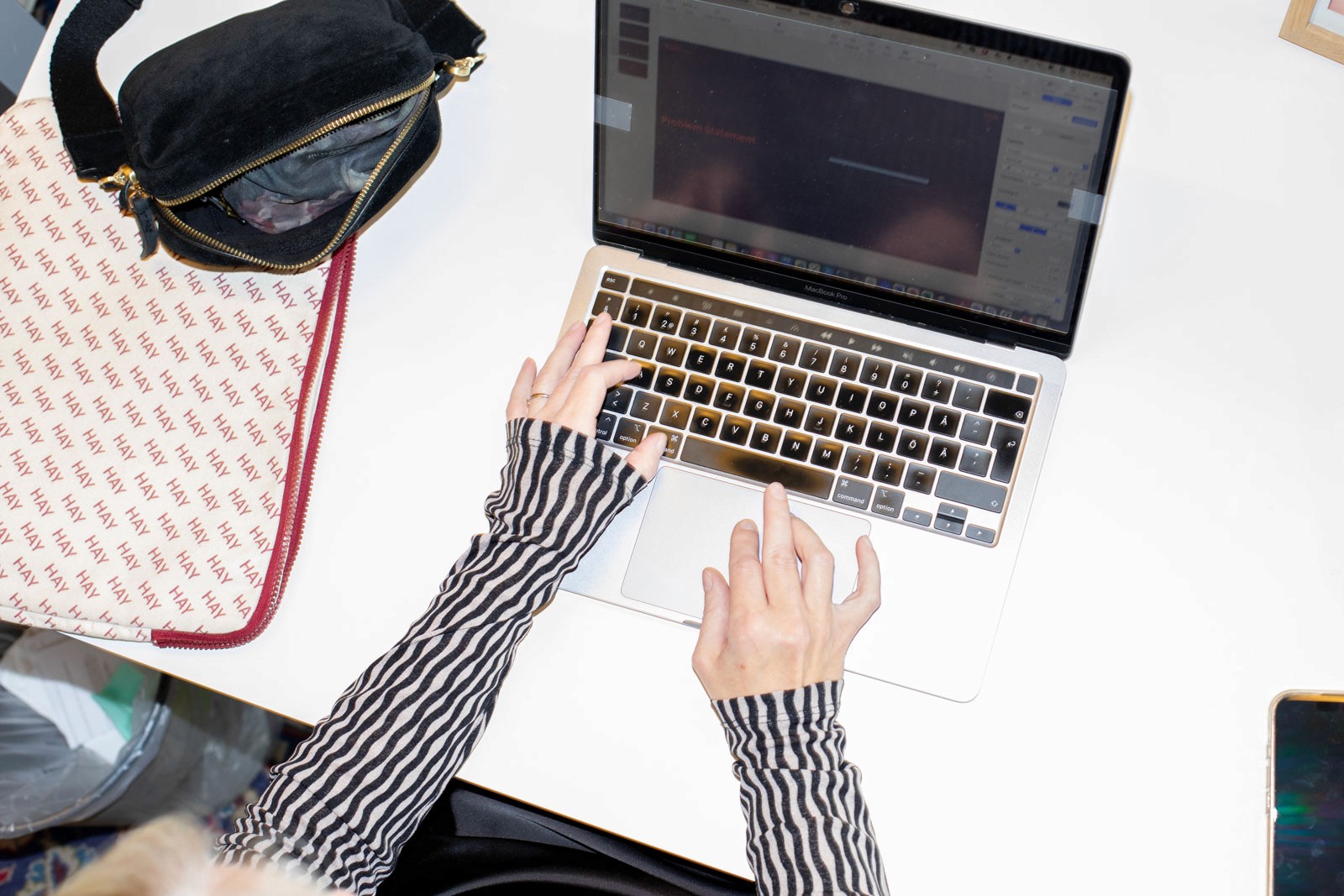 office co-workers desk meeting coreworkers