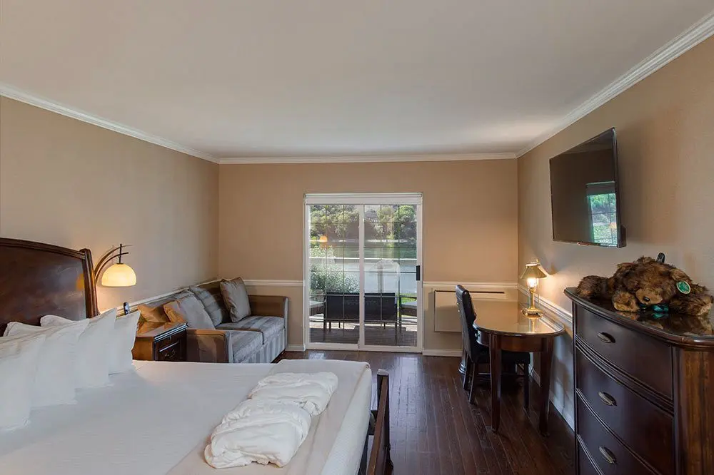 King Room - River View, view 2 at South Thompson Inn in Kamloops, BC