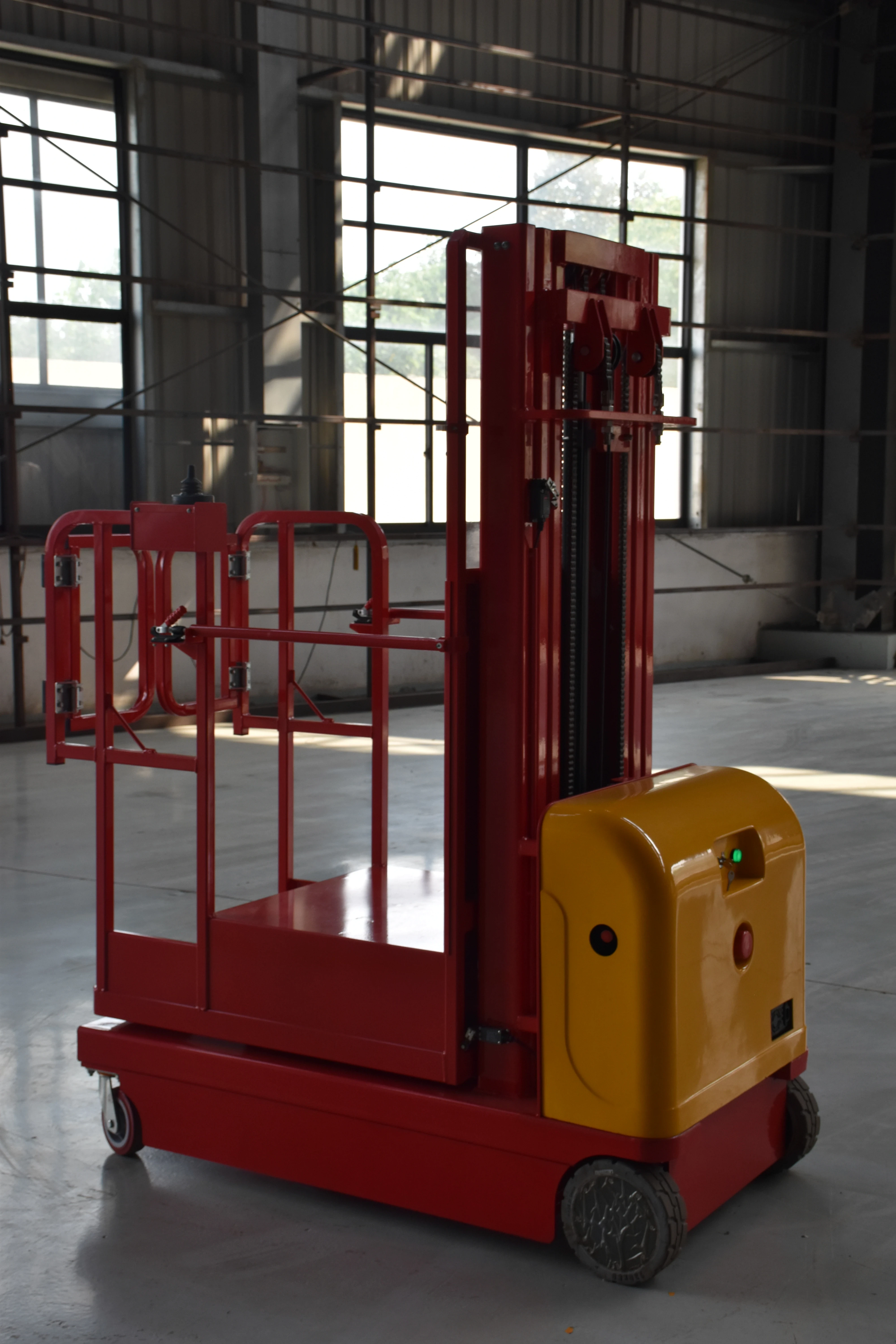 Main-Types-of-Electric-Order-Pickers-semi-electric-order-picker