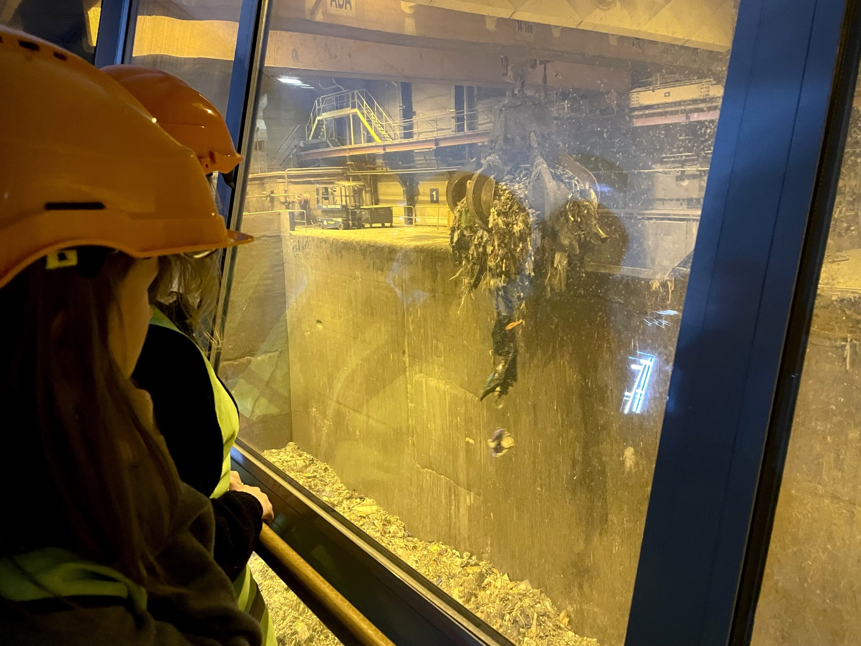 Claw picking up trash at renova recycling.