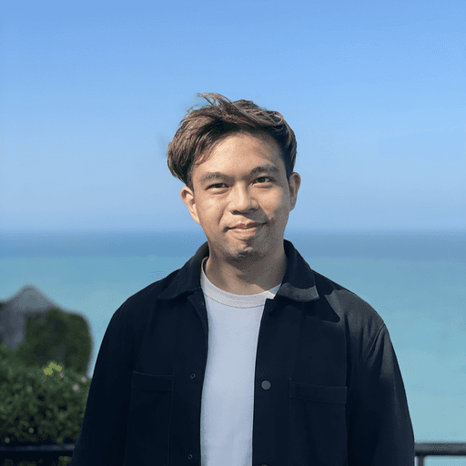 Portraint photo of Jacob Chen, with ocean in the background.